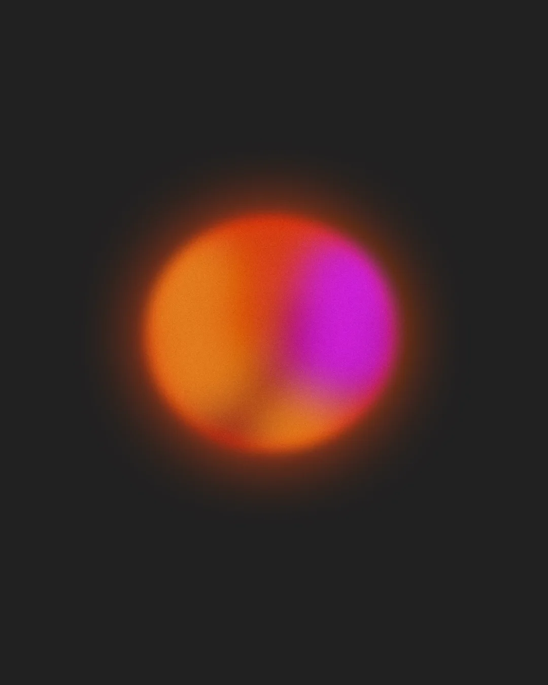 Esfera de luz difusa, naranja y magenta, sobre fondo negro.