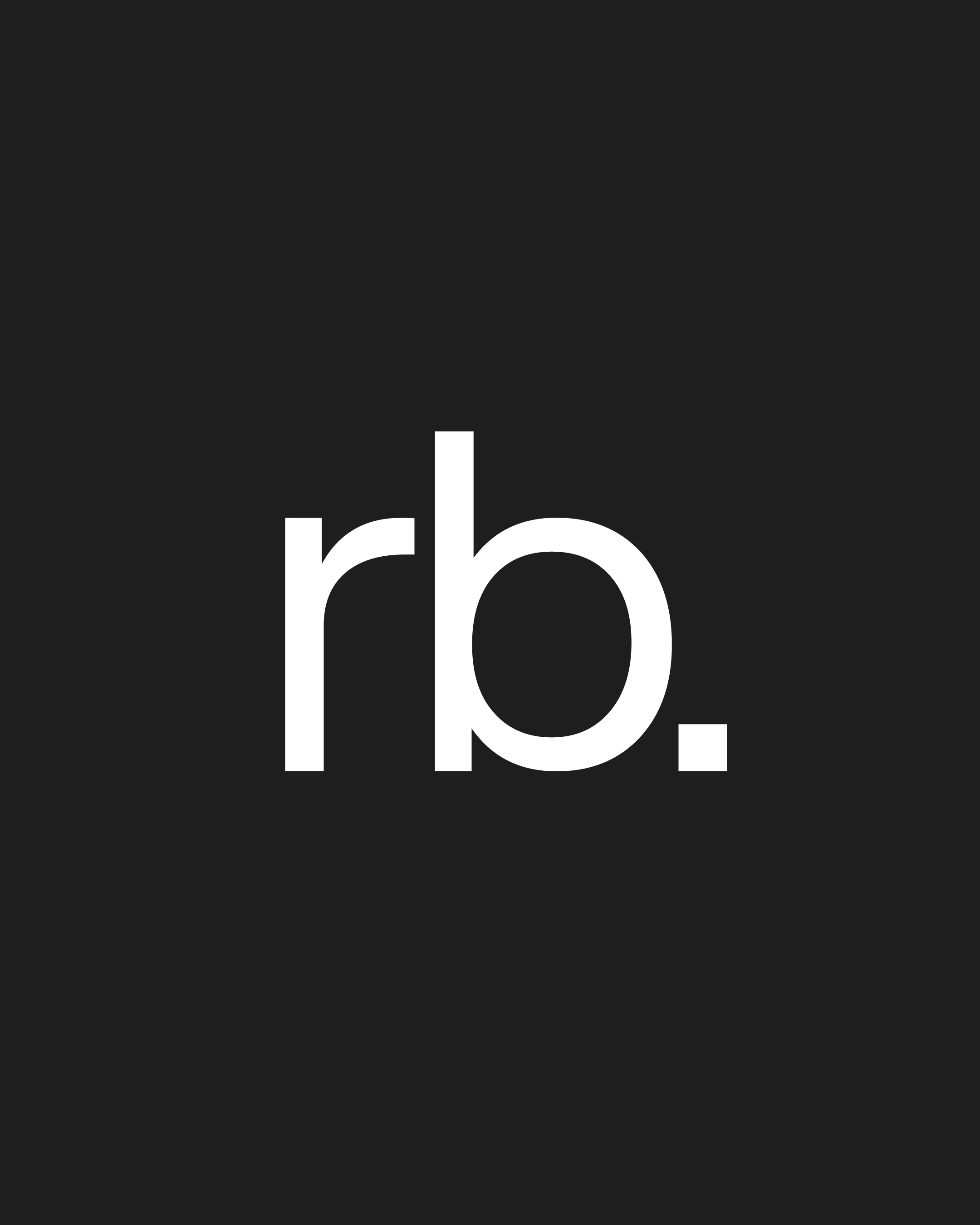 Monograma rb. en blanco sobre grafito.