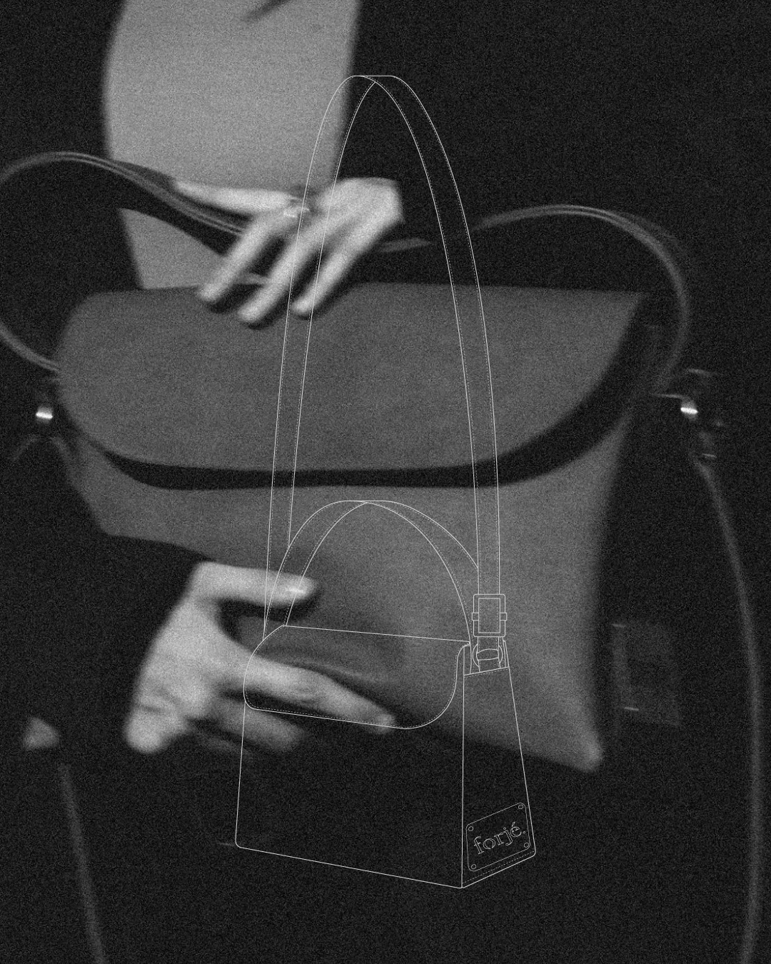Foto en blanco y negro de una cartera en mano, con el dibujo de línea de la pieza superpuesto.